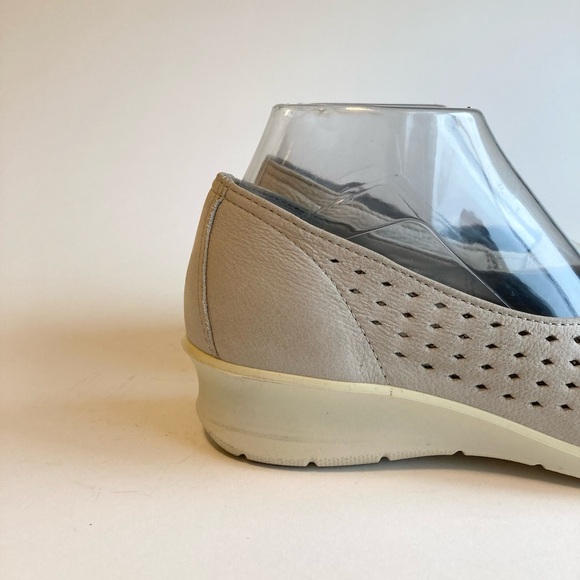 Ecco Grey Men Made Material White Outsole Flats Loafers size EUR 39, US 8.5 - Picture 3 of 14